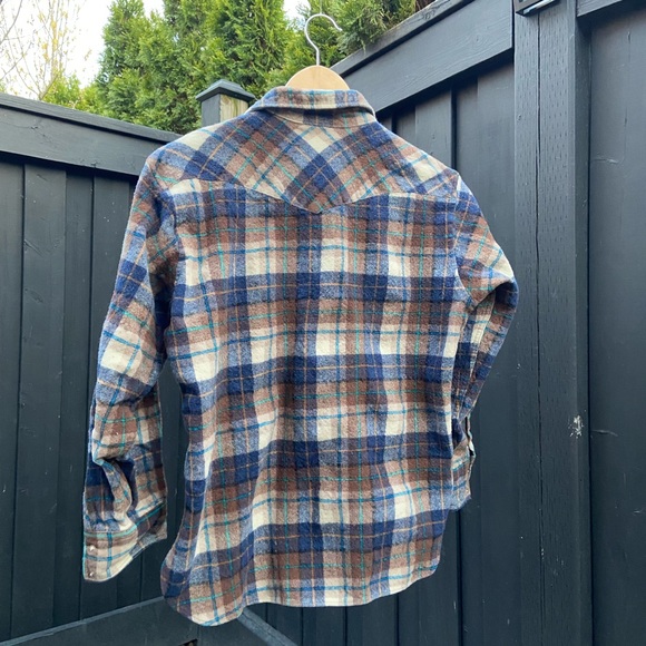 Vintage Pendleton wool button up shirt - Picture 6 of 6